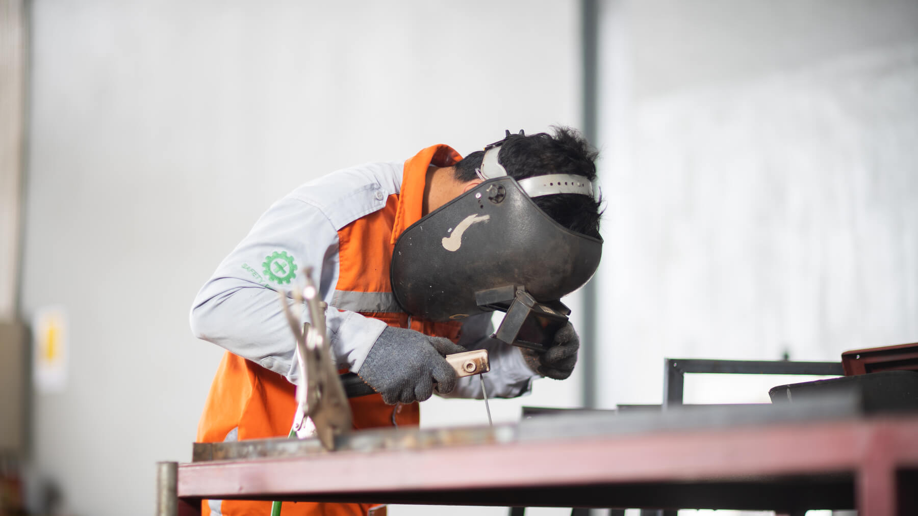 Detail pekerjaan fabrikasi dan komponen industri