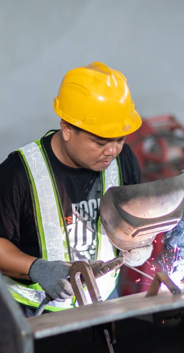 Pembuatan bucket excavator, fabrikasi bucket excavator, jasa pembentukan baja, fabrikasi baja, kontraktor baja manado, kontraktor engineering manado, karoseri manado, fabrikasi conveyor, Jasa fabrikasi conveyor, produsen mesin industri manado