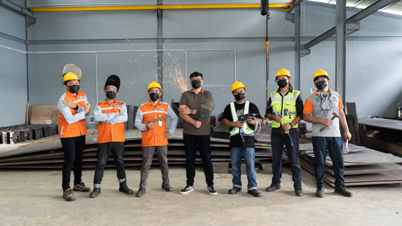 Lingkungan kerja fabrikasi dan rekayasa industri