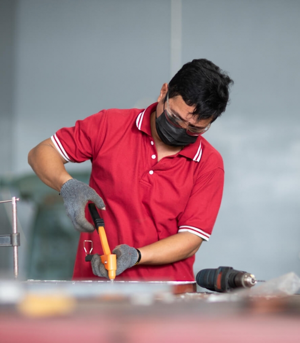 Pembuatan bucket excavator, fabrikasi bucket excavator, jasa pembentukan baja, fabrikasi baja, kontraktor baja manado, kontraktor engineering manado, karoseri manado, fabrikasi conveyor, Jasa fabrikasi conveyor, produsen mesin industri manado